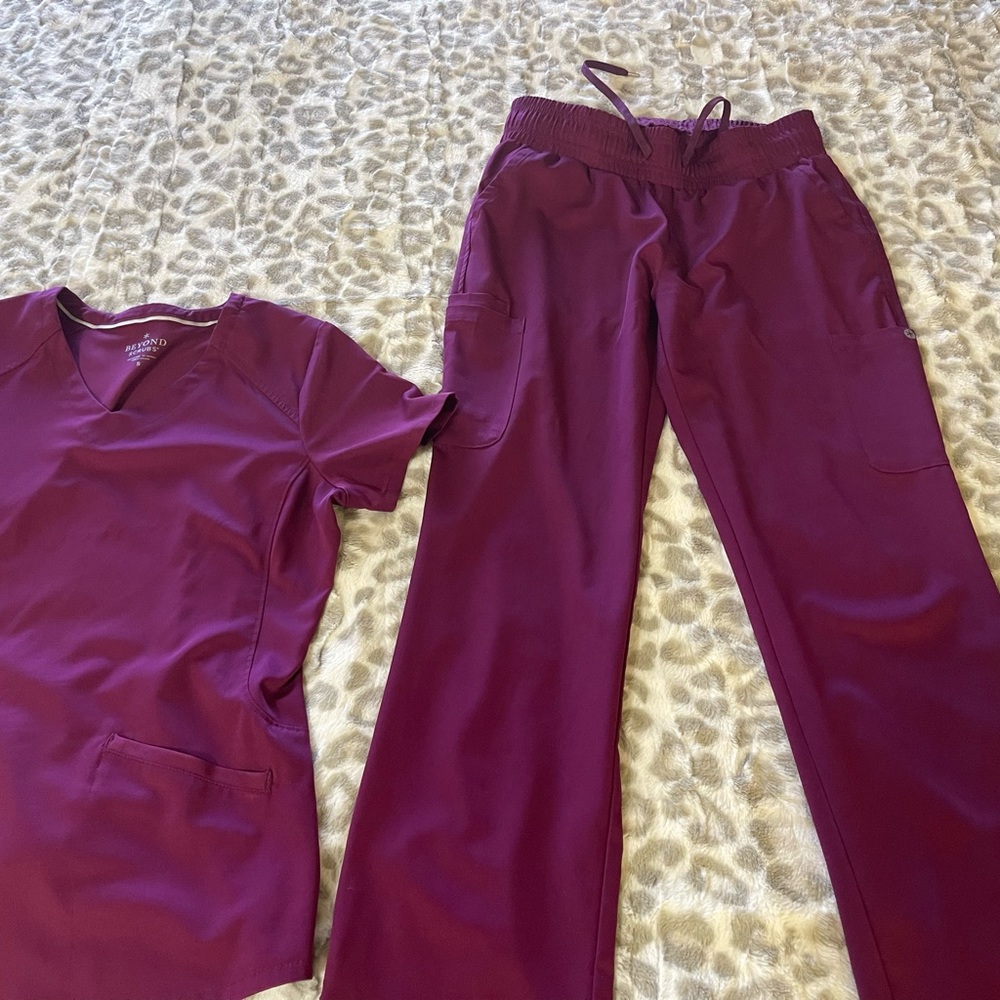 Scrub set